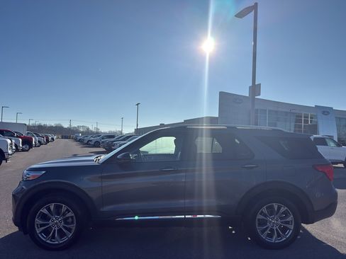 Certified 2023 Ford Explorer Limited w/ Equipment Group 301A image 8