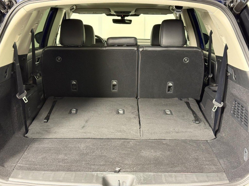Used 2023 Nissan Pathfinder SL AWD/4WD image 7