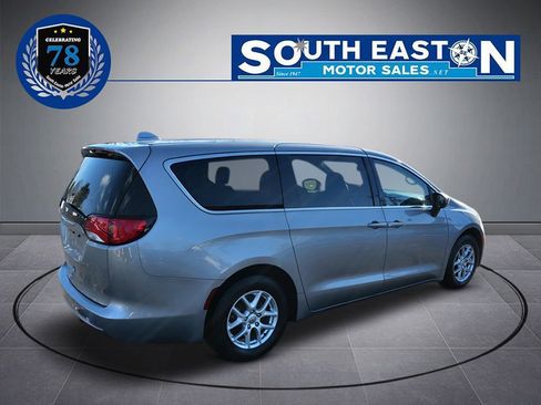 Used 2017 Chrysler Pacifica LX image 7