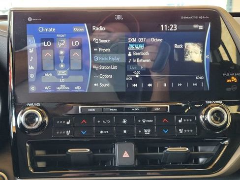 Certified 2021 Toyota Highlander Limited AWD/4WD image 24