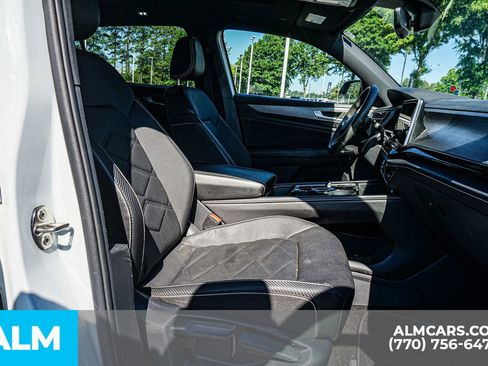 Used 2024 Volkswagen Atlas Cross Sport SE FWD image 23