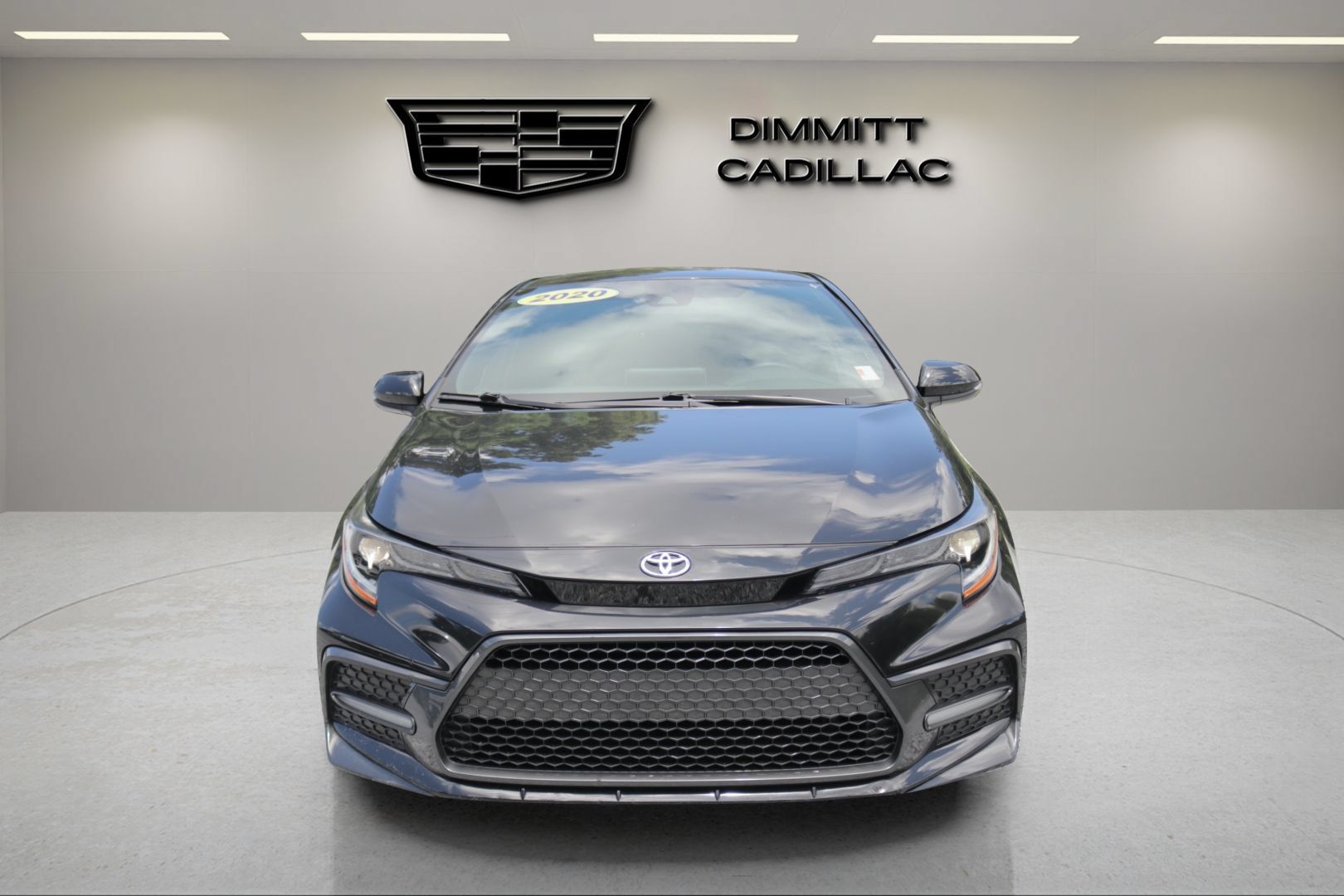 Used 2020 Toyota Corolla XSE FWD image 2