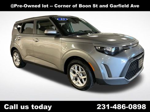 Used 2023 Kia Soul LX w/ LX Technology Package FWD image 7