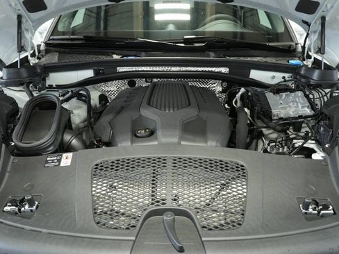 New 2025 Porsche Macan image 30