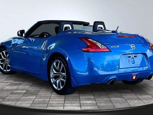 Used 2010 Nissan 370Z Roadster RWD image 4