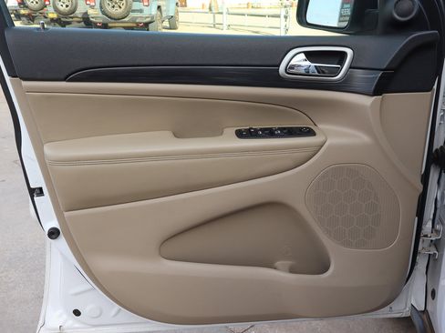 Used 2022 Jeep Grand Cherokee Laredo E w/ Security & Convenience Group image 14