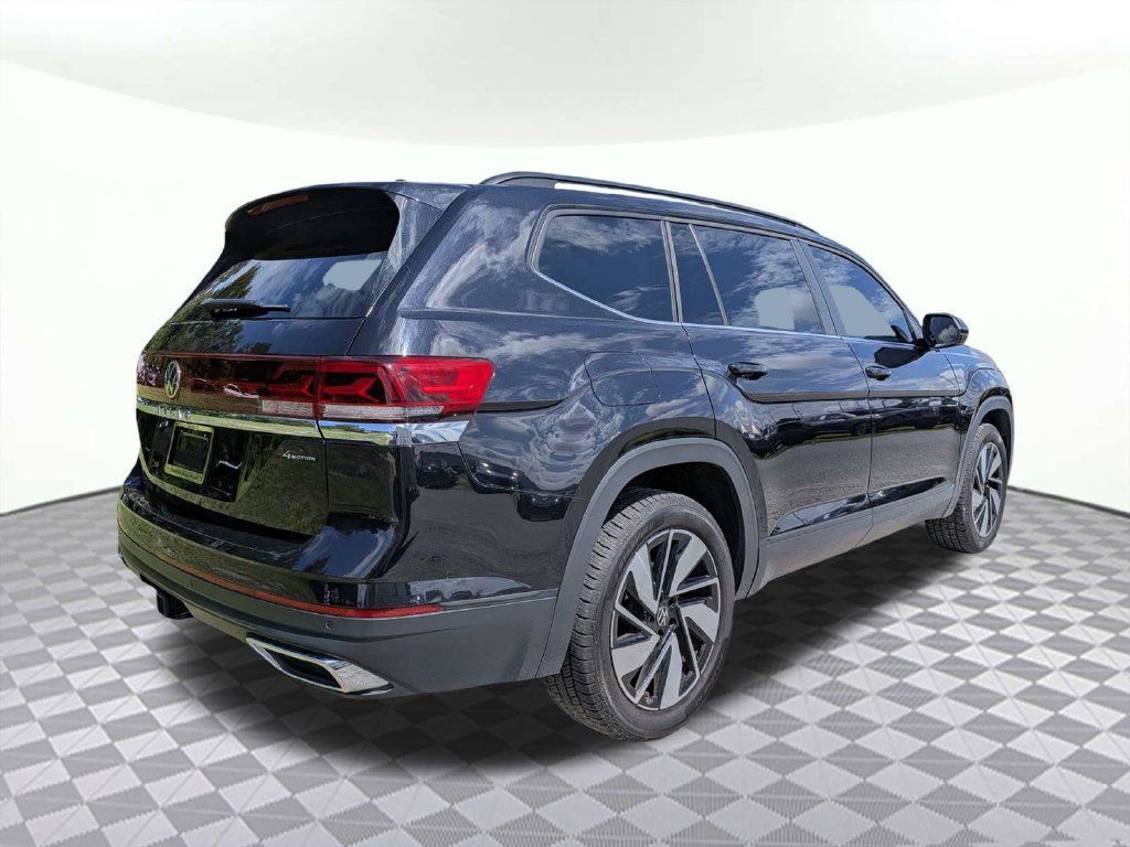 Used 2024 Volkswagen Atlas SE AWD/4WD image 3