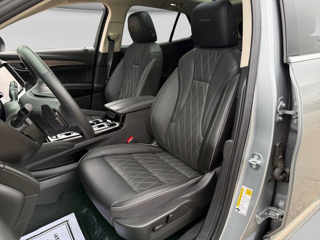 Used 2023 Buick Envision Avenir AWD/4WD image 21