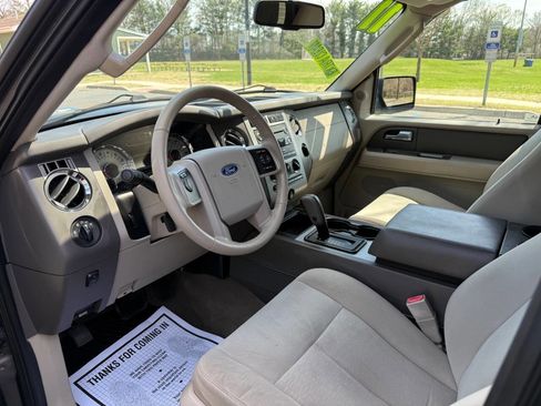 Used 2011 Ford Expedition XLT image 11