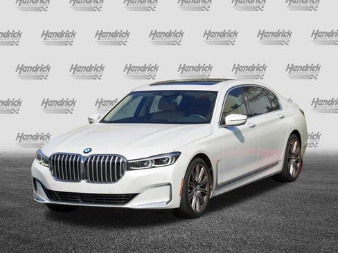 Used 2021 BMW 740i w/ Premium Package RWD image 5