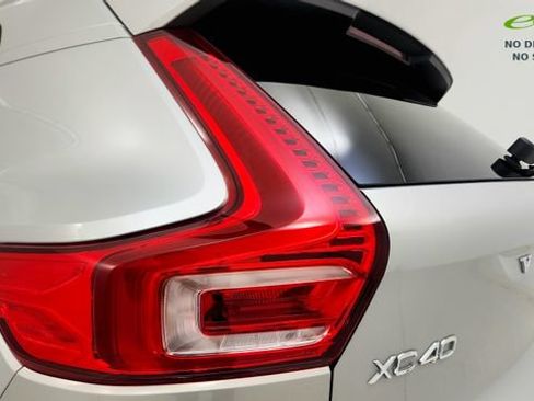 Used 2025 Volvo XC40 B5 Plus AWD/4WD image 27