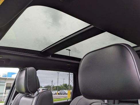 Used 2019 Jeep Grand Cherokee Overland AWD/4WD image 12