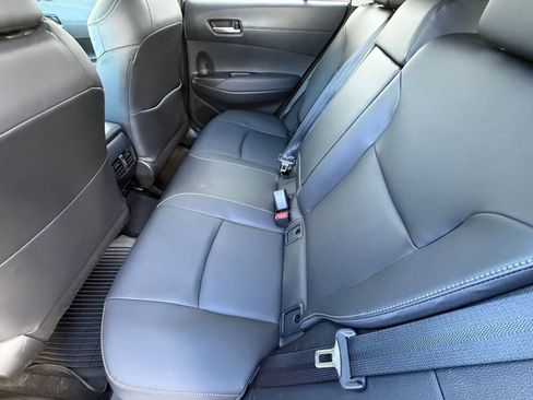 Certified 2022 Toyota Corolla Cross XLE image 28