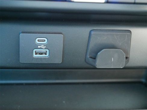 Certified 2022 Ford F150 Lariat w/ Trailer Tow Package image 23