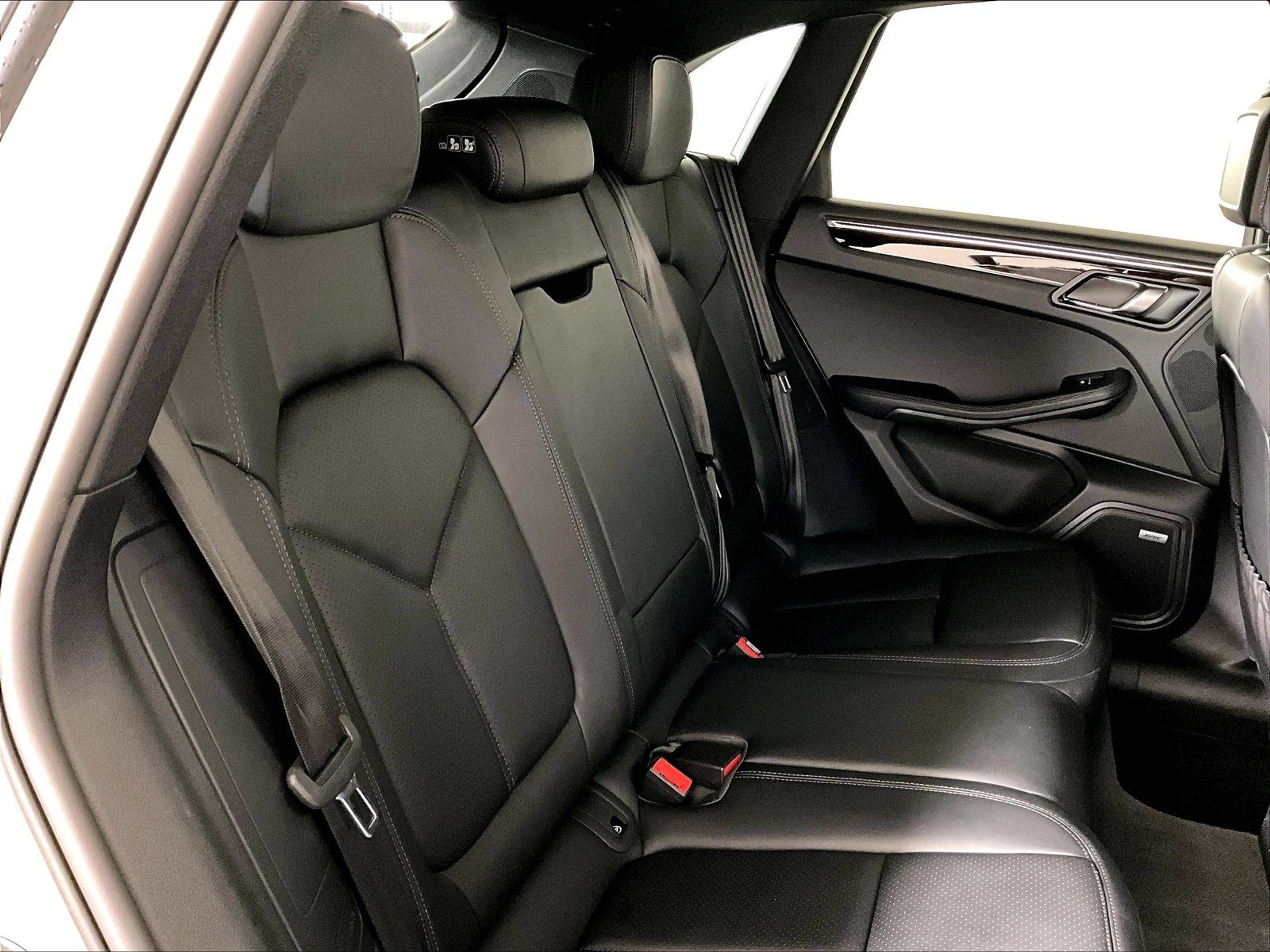 Used 2026 Porsche Macan AWD/4WD image 23