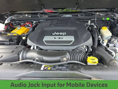 Used 2017 Jeep Wrangler Unlimited Rubicon w/ Connectivity Group AWD/4WD image 9