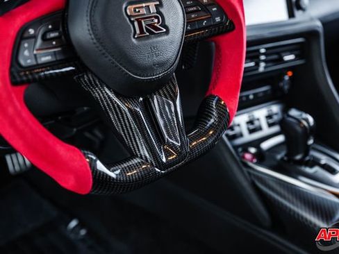 Used 2020 Nissan GT-R Premium w/ Premium Interior Package image 20