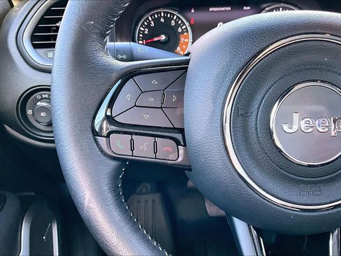 Used 2021 Jeep Renegade Latitude w/ Sun & Sound Group image 22