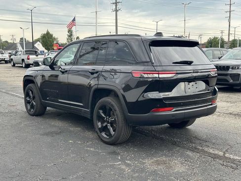 Used 2023 Jeep Grand Cherokee Limited w/ Black Appearance Package AWD/4WD image 6