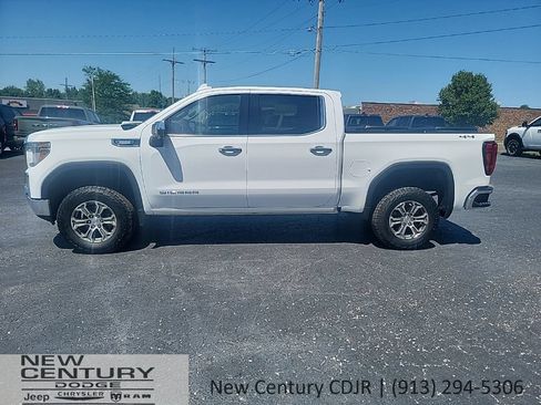 Used 2020 GMC Sierra 1500 SLT w/ Driver Alert Package II AWD/4WD image 2