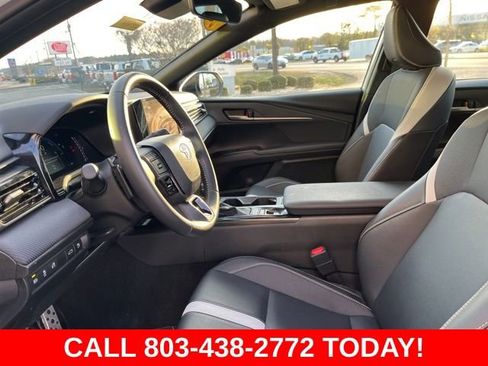 Used 2025 Toyota Camry SE w/ Convenience Package image 7