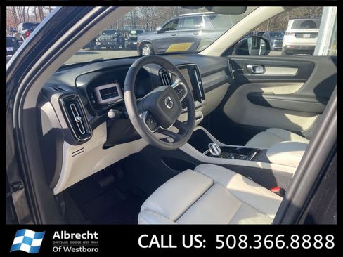 Used 2024 Volvo XC40 B5 Ultimate w/ Climate Package image 9