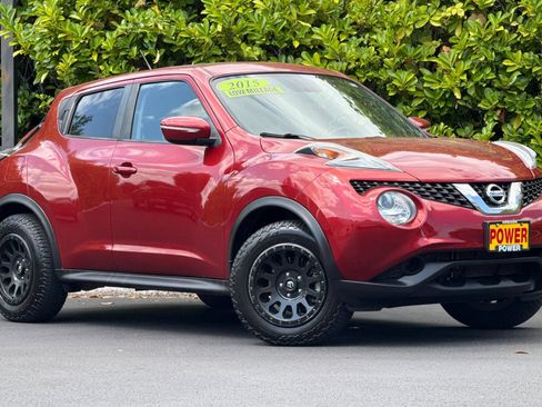 Used 2015 Nissan Juke SV AWD/4WD image 2