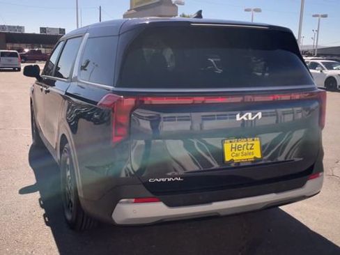 Used 2026 Kia Carnival FWD image 8