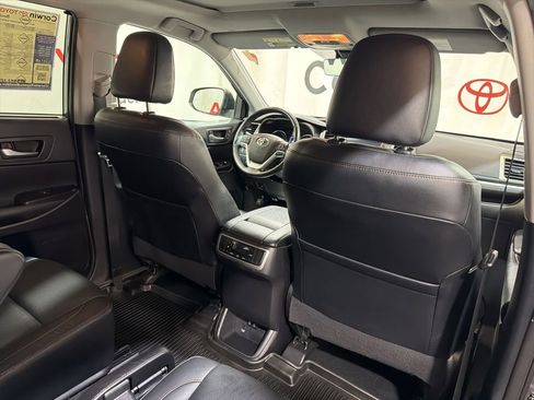 Used 2019 Toyota Highlander Limited AWD/4WD image 16