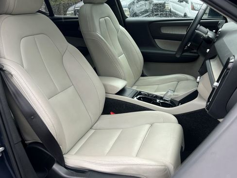 Used 2019 Volvo XC40 T5 Inscription image 13