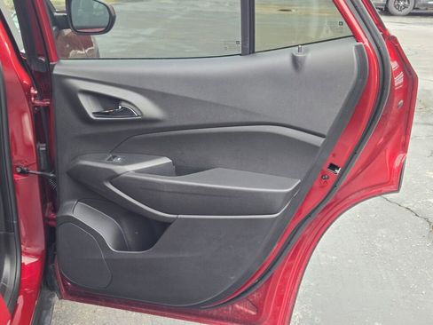 Certified 2025 Chevrolet Trax LT image 8