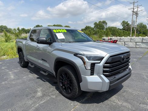 Used 2025 Toyota Tundra SR5 w/ SR5 Premium Package AWD/4WD image 8