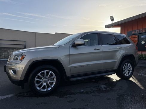Used 2014 Jeep Grand Cherokee Laredo w/ Quick Order Package 23E RWD image 10