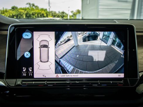 Certified 2024 Volkswagen Atlas SE FWD image 42