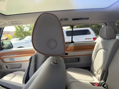 Used 2025 Volkswagen ID. Buzz 1st Edition RWD image 12
