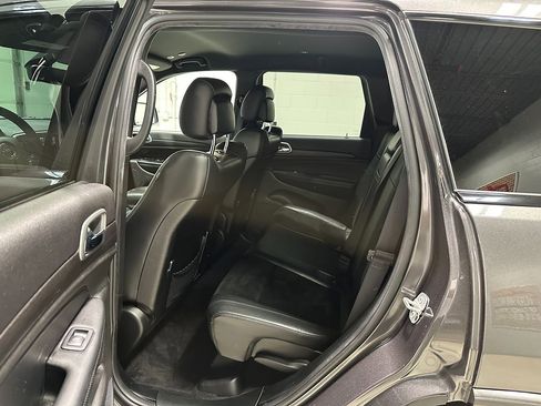 Used 2018 Jeep Grand Cherokee Altitude AWD/4WD image 22