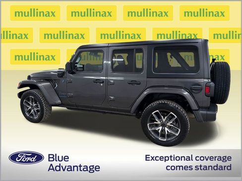 Used 2024 Jeep Wrangler Unlimited AWD/4WD image 11