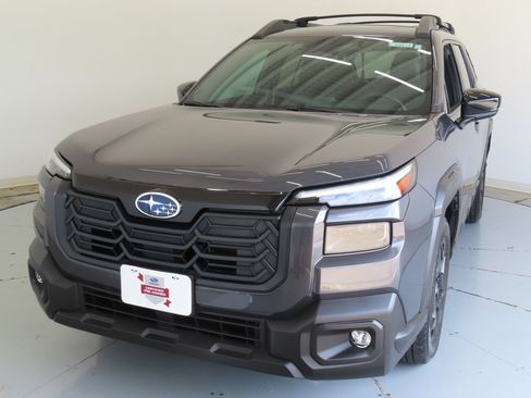 Used 2026 Subaru Outback Limited AWD/4WD image 8