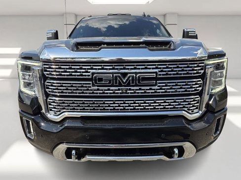 Certified 2022 GMC Sierra 2500 Denali w/ Denali Black Diamond Edition image 8