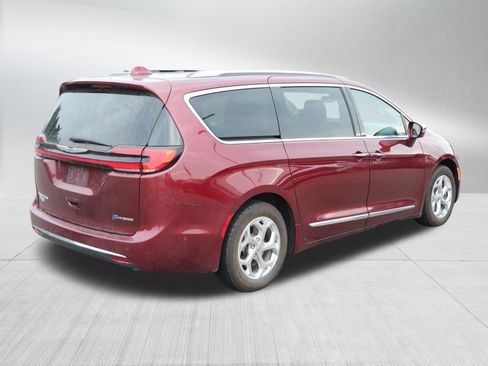 Used 2021 Chrysler Pacifica Limited w/ Uconnect Theater Family Group FWD image 7