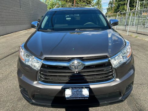 Used 2015 Toyota Highlander LE FWD image 2