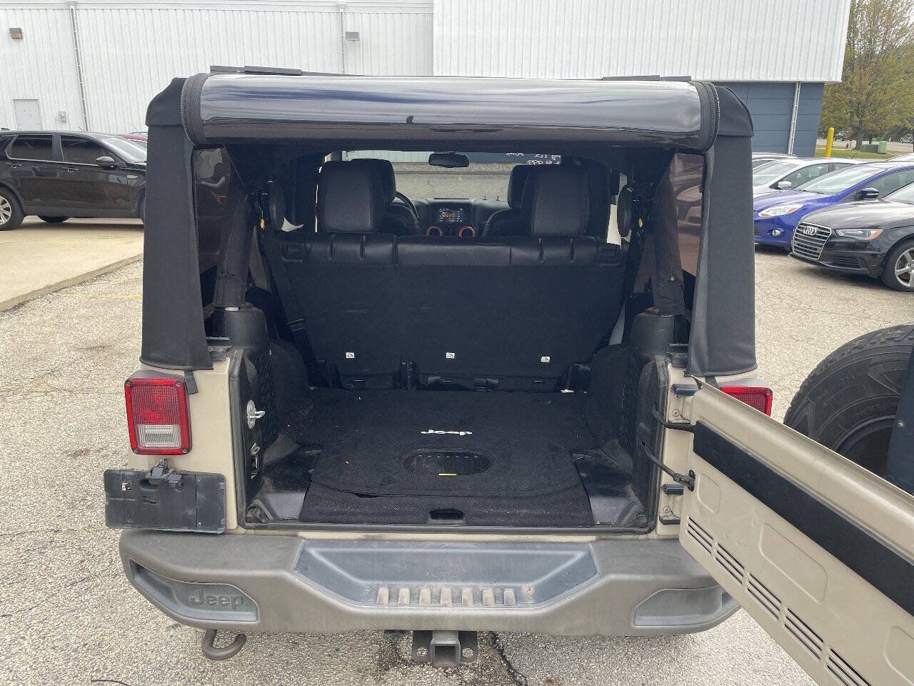 Used 2016 Jeep Wrangler Unlimited Sahara AWD/4WD image 39