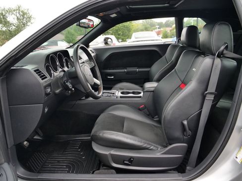 Used 2009 Dodge Challenger SRT8 image 19