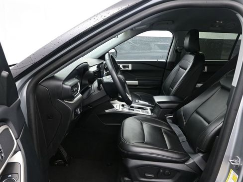 Certified 2024 Ford Explorer XLT w/ Equipment Group 202A RWD image 13