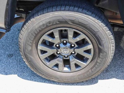 Used 2020 Toyota Tacoma SR w/ SR Convenience Package RWD image 7