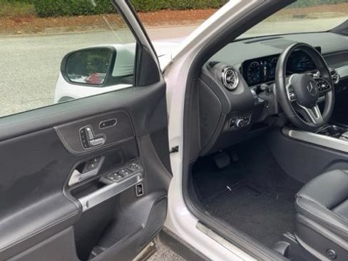 Used 2021 Mercedes-Benz GLB 250 image 4