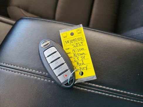 Used 2025 Nissan Altima 2.5 SV FWD image 40