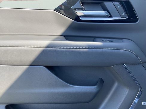 New 2026 Chevrolet Suburban Premier image 28