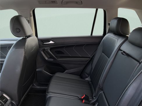 Used 2024 Volkswagen Tiguan SE w/ Panoramic Sunroof Package AWD/4WD image 22