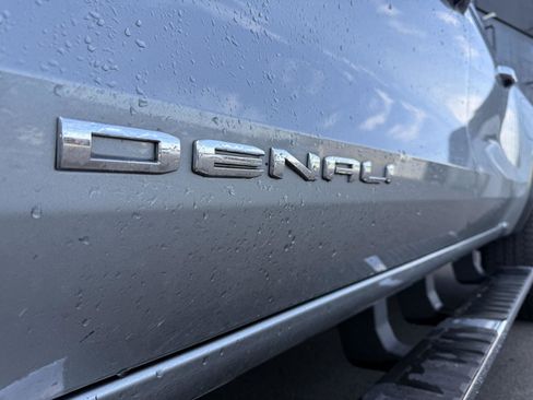 Used 2024 GMC Canyon Denali image 14